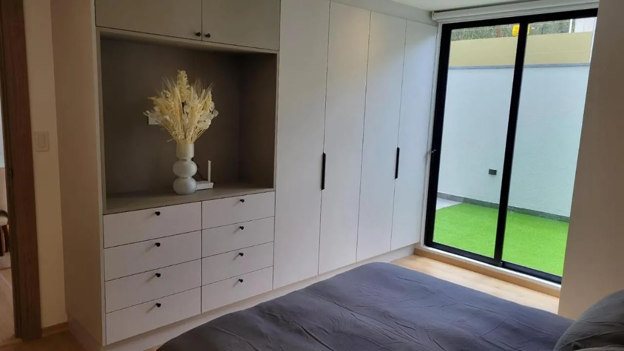 Suite De Lujo, Completo Quito 0*,  Ecuador